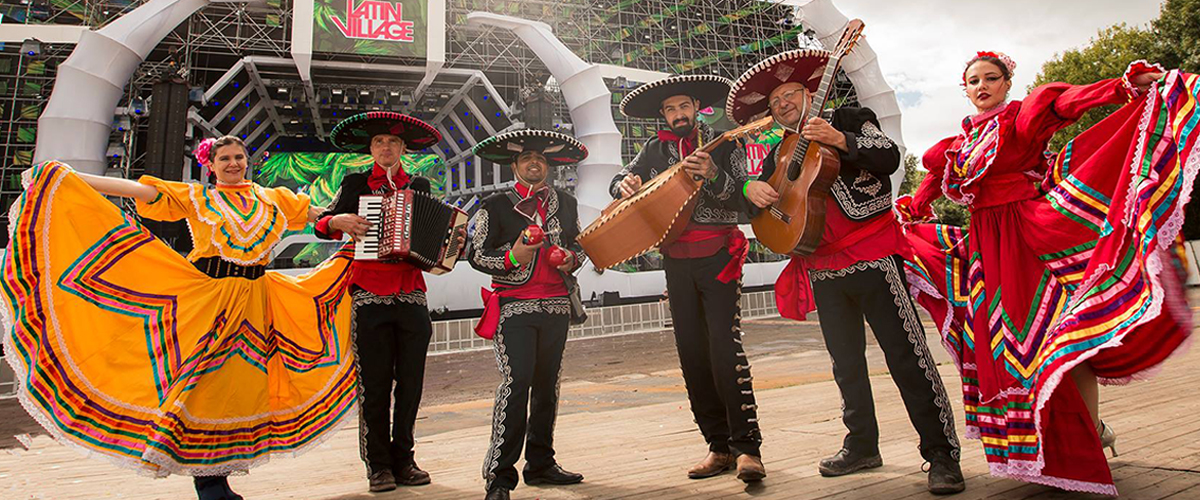 Mariachi orkest en danseressen